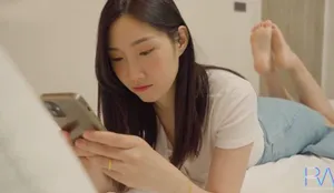 Xinh đẹp nhưng vẫn bị ông chồng "đi ngoài", cô vợ buồn tình cho anh giao hàng xxx luôn